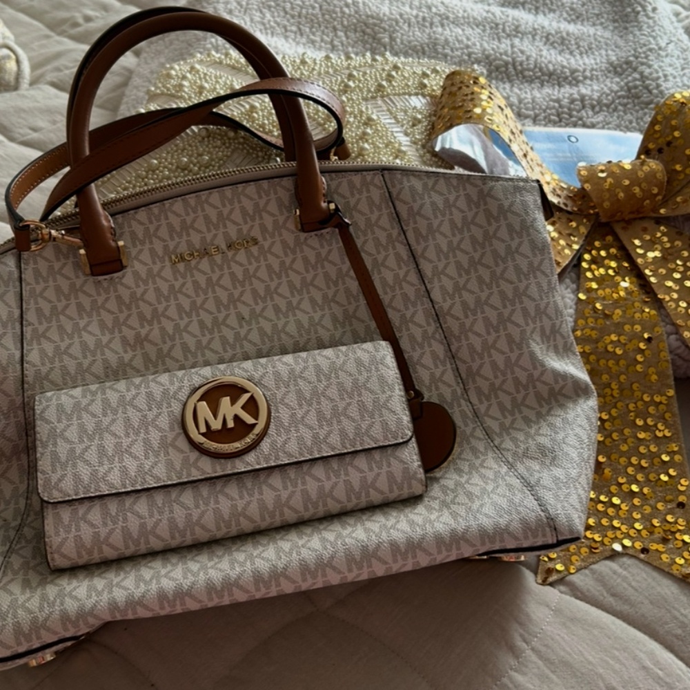 Purses - Picture 10 of 10